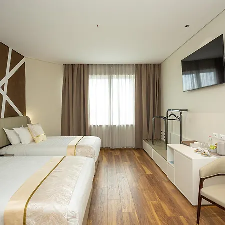 Sky Hotel 4*