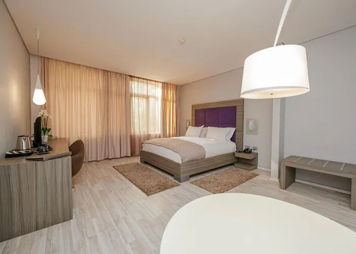 Sky 호텔 티라나